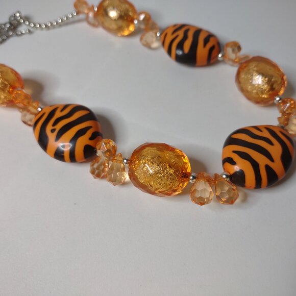 21 Inch Orange Plastic Bead Necklace With Tiger Stripes - Picture 4 of 12